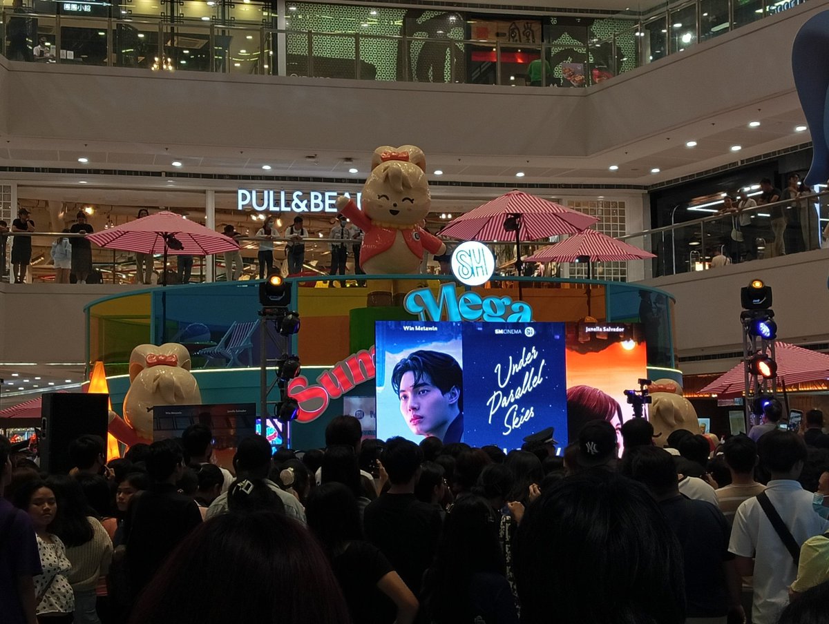 ThaimazingMNL's tweet photo. Crowd check at Mega Fashion Hall, SM Megamall.

Under Parallel Skies showing in the Philippines tomorrow April 17.

#winmetawin #janellasalvador #UnderParallelSkies  #UPSGrandPremiereGala #WinElla https://t.co/3V327TAxo6
