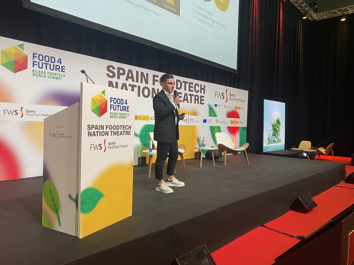 Inn_Somnia's tweet photo. 📢👉Arrancan las 1º startups en el #FoodtechStartupForum moderado por @Inn_Somnia. Pitches de #lucasbiotech (fertilizantes para sistemas de riego/cultivo), @vinok_es (combaten falsificaciones en vinos) y @protiberia (transforman residuos orgánicos en materia prima) 👏👏 https://t.co/hXh7euKxlH