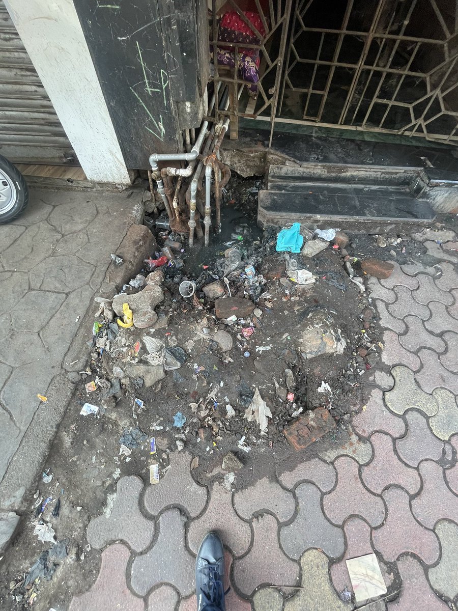 @mybmcWardB @mybmc @MoHFW_INDIA @CMOMaharashtra @maha_governor 
This is the way BMC works where after repairing,footpath is kept open
BMC how much more selfish and mean you ppl can be, responsible for spreading diseases?
Add- London dreams footpath,Dongri