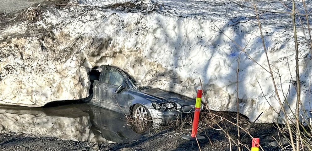 nafoviking's tweet photo. Be careful were you park your car in Norway… it might take some time to find it. 😬#SpringInNorway https://t.co/VGXK5jEaZT
