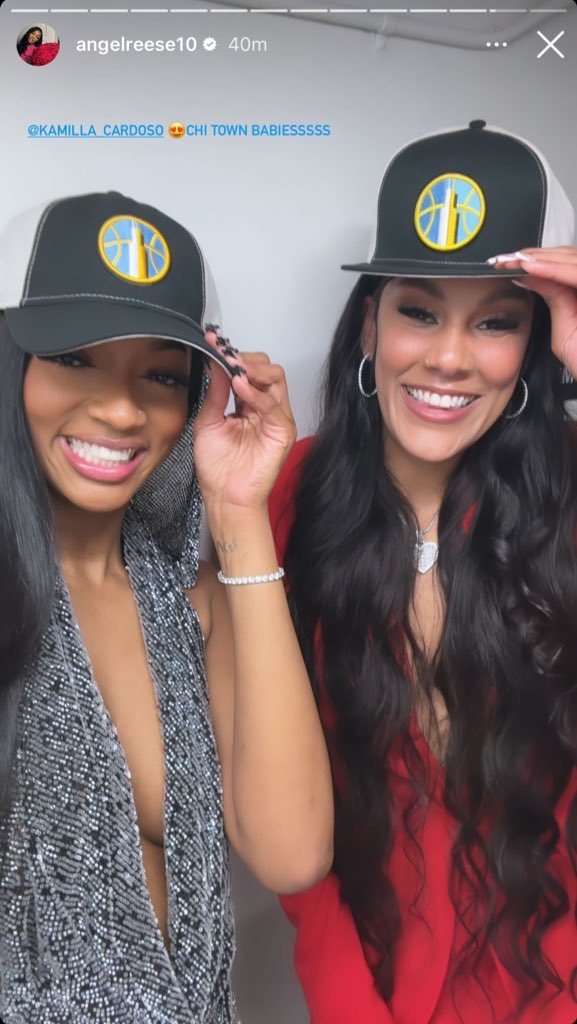 TheSkyShowCHI's tweet photo. @NewEraCap This is cream colored back?? Why is this #drafthat kinda hittin now 🤔🤔 #skytown #wnbadraft 

Only 8 left on @Fanatics??? 🔗: https://t.co/aSJRfeseRC https://t.co/kAmeldVSGq