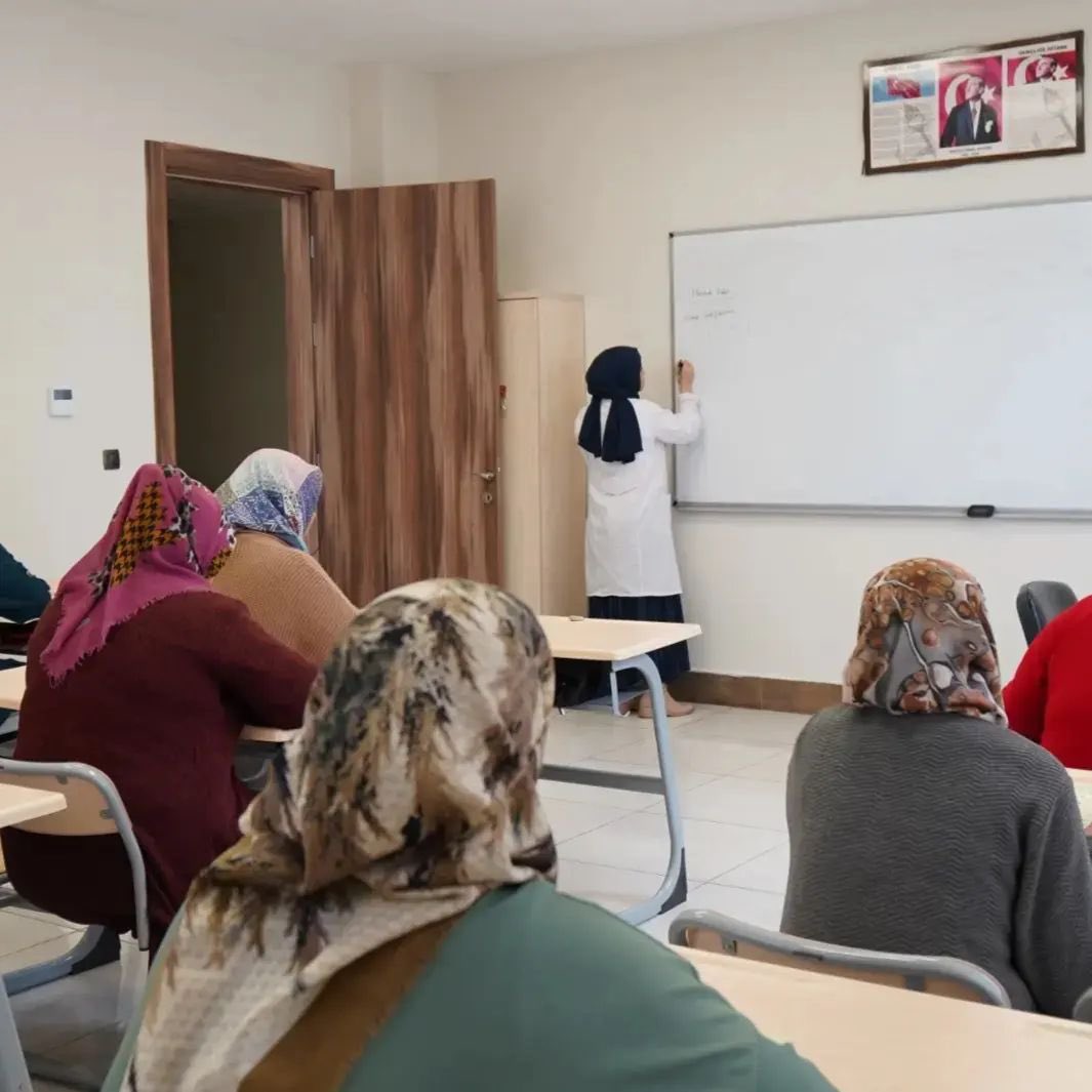 GASMEK kurslarımız, çeşitli branşlarda hemşehrilerimize hizmet etmeye devam ediyor. 📍 GASMEK Fatih Sultan Mehmet Eğitim Akademisi'nde gerçekleştirilen 'Kuran-ı Kerim' eğitimimizden... 📸