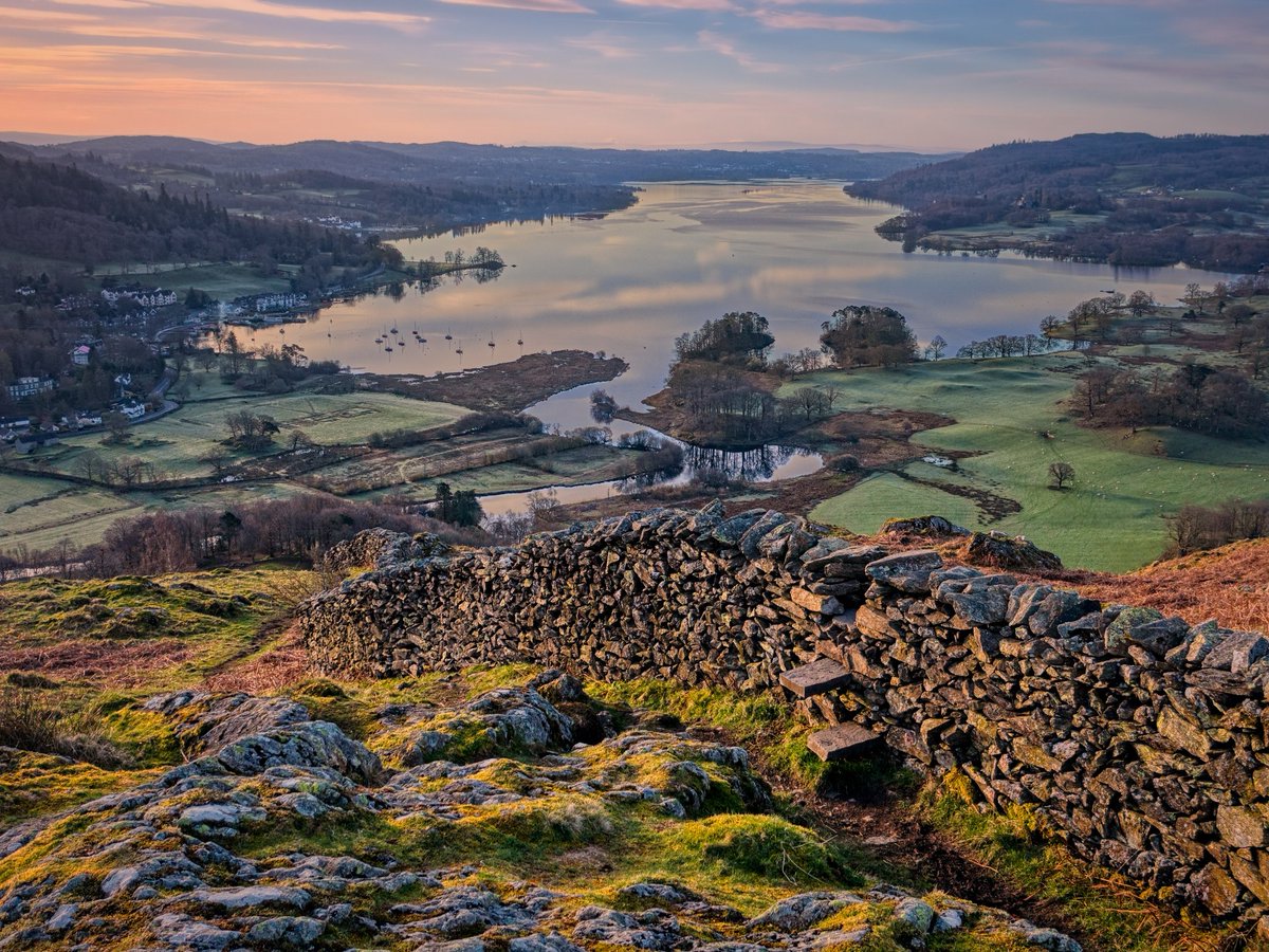 Morning everyone hope you are well. Early morning light across Waterhead and Windermere from Todd Crag. Have a great day. #LakeDistrict @keswickbootco