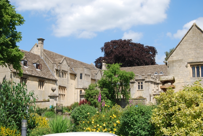 🌿Work begins on Sue Ryder hospice garden transformation🌿

Following a generous grant from the National Garden Scheme, several areas of the gardens at Leckhampton Court Hospice will be transformed.

Click to read more👇️
ngs.org.uk/work-begins-on…

#goodnewstues #gardensandhealth