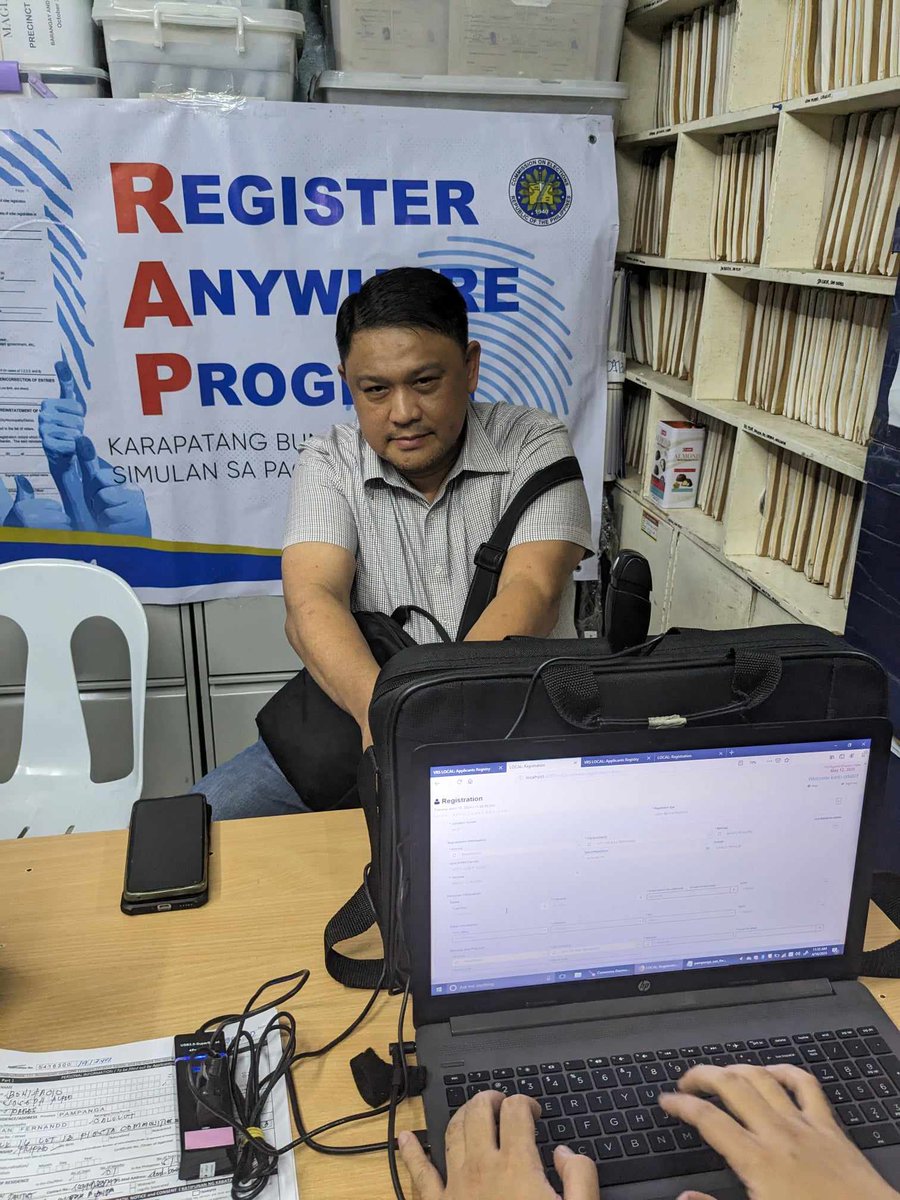 Also earlier, Angeles City councilor Alfie Bonifacio also transferred his voter registration to CSFP. Bonifacio is serving his last term as city councilor 📸Caesar Lacson  @rapplerdotcom