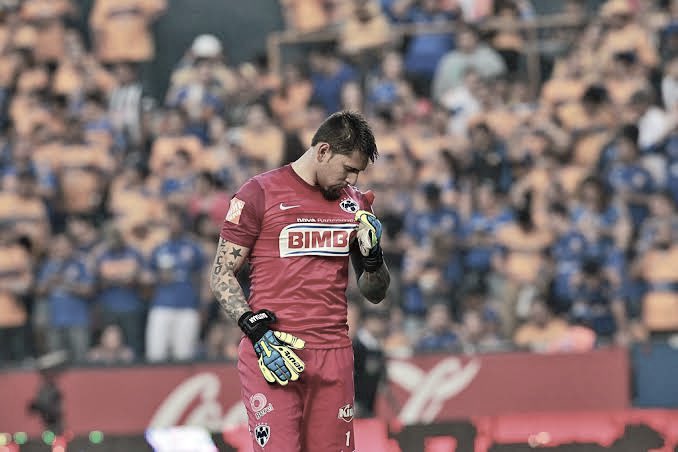 UntalKaiser's tweet photo. Dicen que ya quisiéramos tener a alguien como Nahuel. Lo tuvimos, deportivamente los hizo pedazos, les ganó todo. Y en ningún momento tuvo que recurrir a poner en peligro la integridad de un compañero de profesión.

Que no se les olvide que les ganó todo defendiendo al Monterrey. https://t.co/42TICnERqL