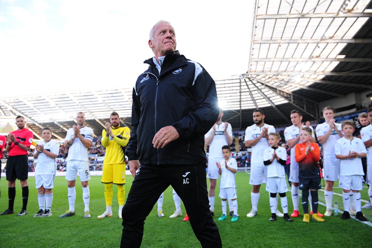 A very happy 7⃣0⃣th birthday to @SwansOfficial legend and @swanstrust honorary President Alan Curtis MBE. 🎂🥳⚽️🦢 Alan scored 110 goals for the #Swans over three spells, and gave more than 40 years of service to the club. A genuine club hero #YJB #JackArmy Photo: @athenapics