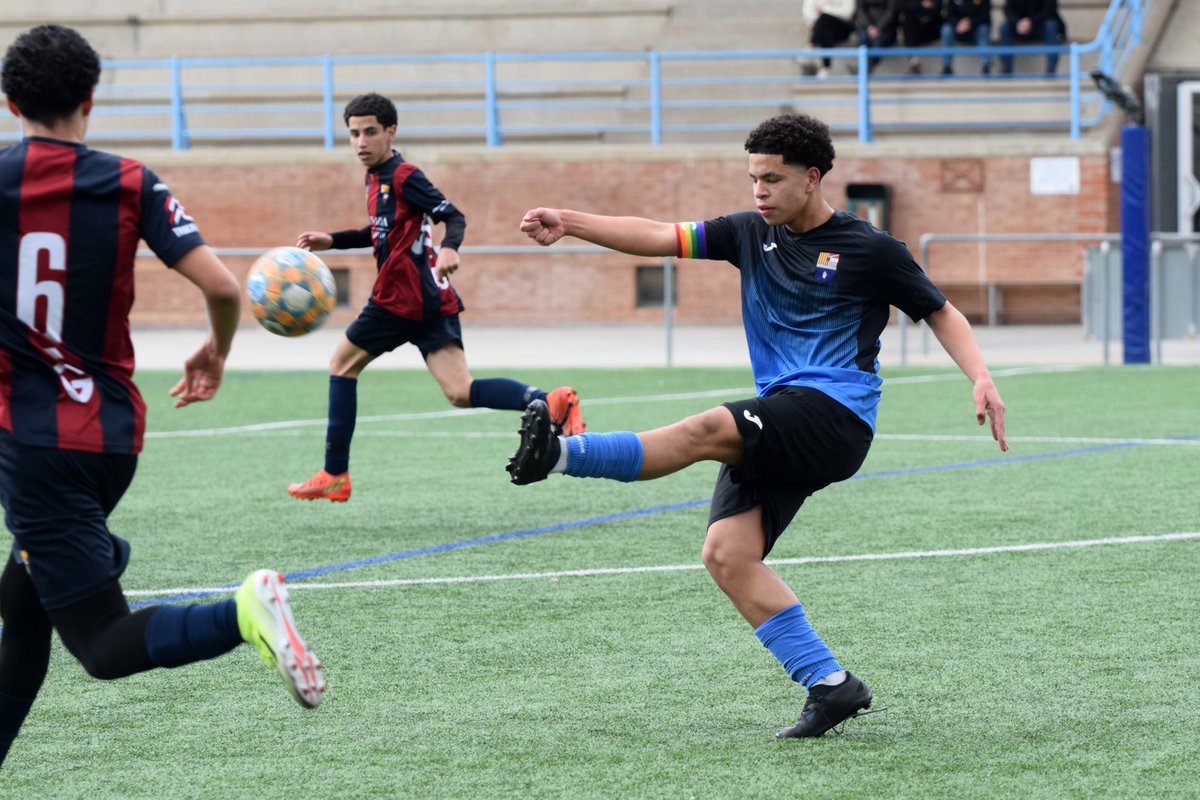 CFAEspluguenc's tweet photo. DEBUT A TERCERA CATALANA! 

El juvenil Elkin David Pico va debutar amb el filial a Tercera Catalana en el derbi contra el Can Vidalet a #3cat11 

Som planter, som futur! 💙

#SomEspluguenc | #Esplugues https://t.co/vPyT6cNxEj