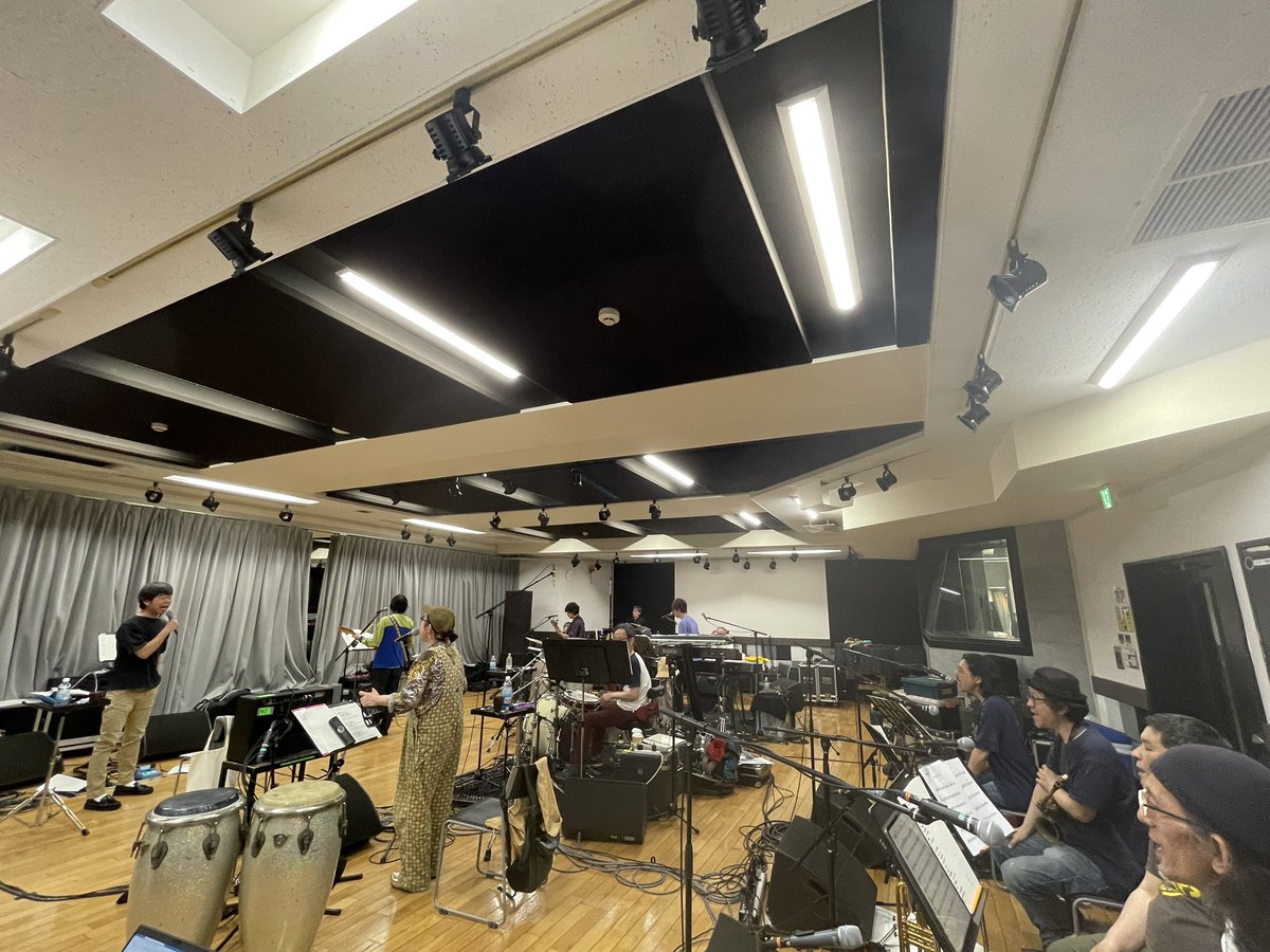 magokoro_bros's tweet photo. 昨日のインスタライブ、たくさんのご視聴ありがとうございました！

こちらが、楽しくなっちゃったカラオケおじさんの練習��模様です↓ https://t.co/p8QuokhHDk