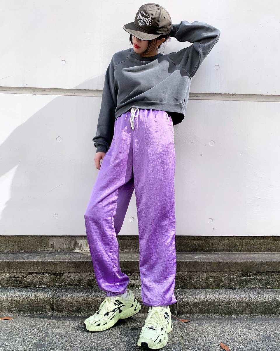 New Arrivals

00's Levi's charcoal black cropped sweatshirt

80's Purple satin track pants

80's  LOS ANGELES KINGS snapback cap

#birthdeath
#vintage