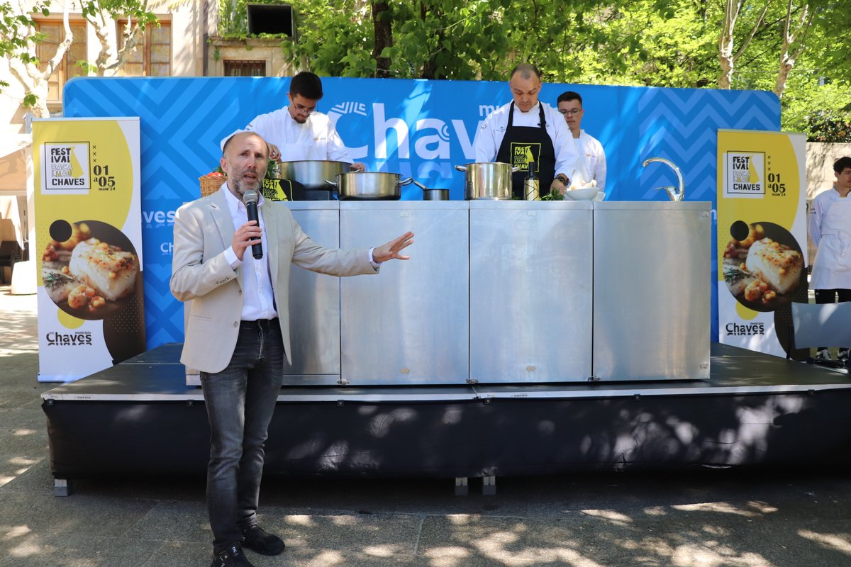 O alcalde de Ourense, Pérez Jácome (@gonzalojacome), e o tenente alcalde, Aníbal Pereira (@anibalpereira4), estiveron presentes onte na exhibición de promoción do Festival Gastronómico do Bacallau.