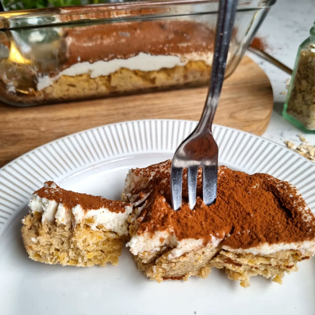 SpamellaB's tweet photo. Make breakfast special and taste like dessert eith this HIGH PROTEIN TIRAMISU BAKED OATS CAKE ☕️☕️💪
https://t.co/mc9ol9pkNY https://t.co/2ftmJST9ys