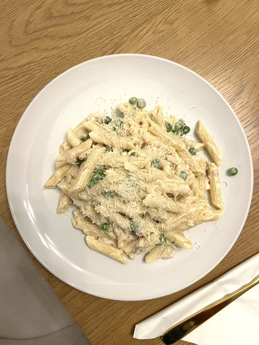 It’s so magical seating in front of a plate of comfort food. Penne, Panna, Piselli 🫛 and smoked turkey! Grana Padano cheese as it was snowing 🌨️ #Pasta #TuesdayFeeling #comfortfood