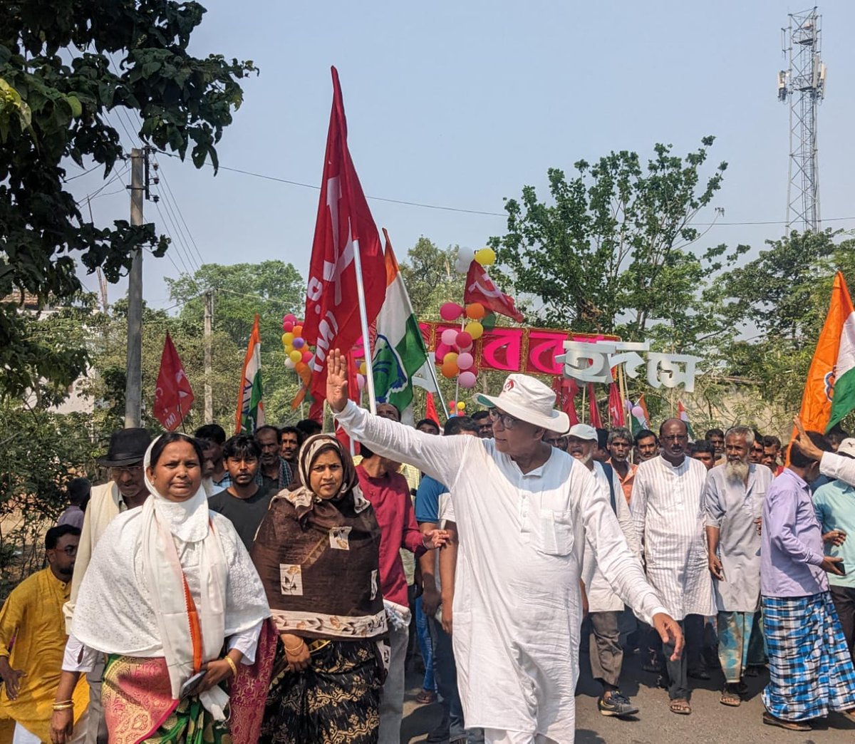In West Bengal, CPI(M) candidates are fervently carrying out grassroots electoral campaign activities across the state. They are urging citizens to reject both TMC and BJP and advocating for the endorsement of the Left's secular, democratic, and pro-people policies at the ballot…