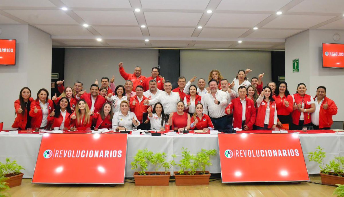 La unidad es nuestra mayor fortaleza. En reunión con el dirigente del @PRI_Nacional , @alitomorenoc , candidat@s del PRI a cargos de elección en la ciudad refrendaron su decisión de trabajar con determinación para obtener el triunfo electoral el 2 de junio. ¡Vamos con todo!