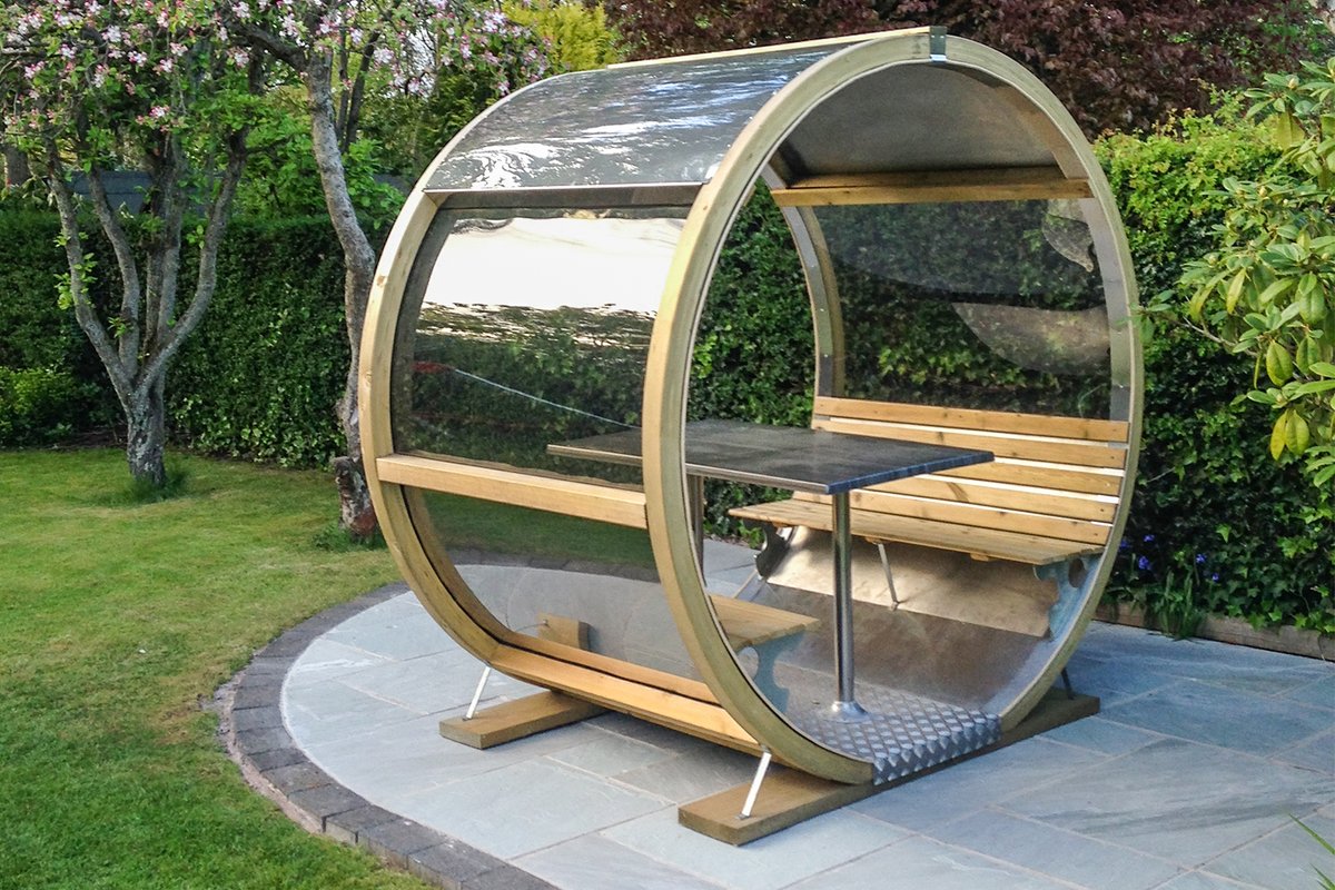 Extend your outdoor seating & your season with Wheel Bench a design that maximizes seating in minimal space while providing shade & shelter for any #outdoorspace environment from #gardens to bars #restaurants #playgrounds #picnicareas 

ℹ️🌻 
alfrescogardenfurniture.co.uk/pods/wheel-ben…

#gardenrooms