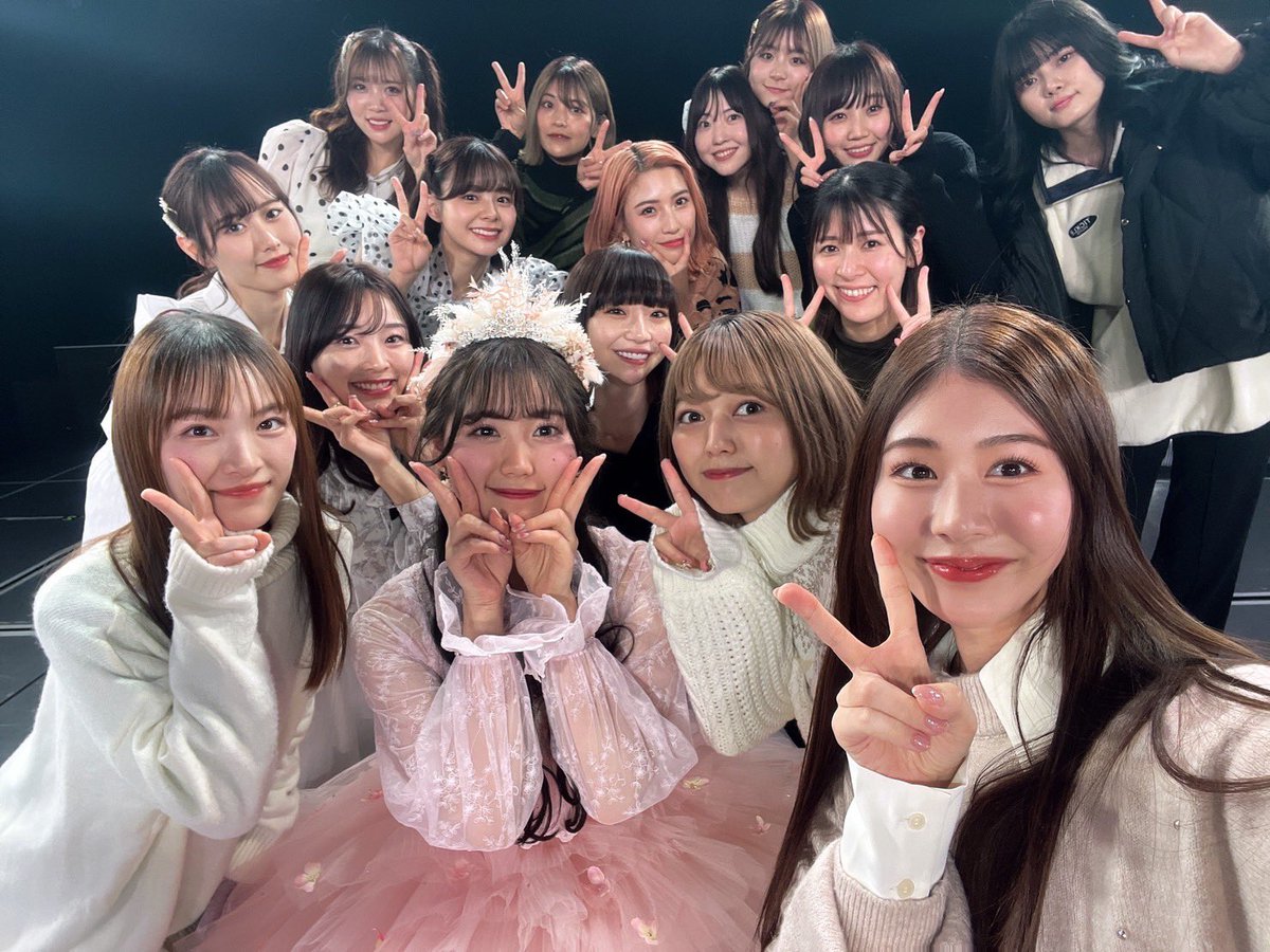 penpen__48's tweet photo. 私が一番好きなのはたろうさん。
それは推し始めてからずっと変わってない。
でも、たろうさんと一緒に頑張ってきた人たちも好き。
だからひなたんもりかちゃんも由佳ちゃんも、そしてここに書ききれない仲間たちにはみんな幸せになって欲しい、輝いて欲しいって心から思うんだよね😃
ホントみんな最高 https://t.co/OlGmIPJktr