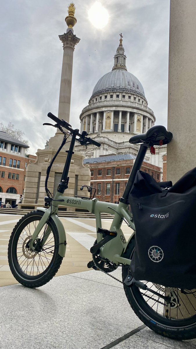 Good morning London 🏙️ Pleased to have seen you in all your glory…while not breaking a sweat 💦 #ebike #ebikes #ebikesofinstagram #london #cycling #cyclinglife #cyclingphotos #ebiketravel #ebikelover