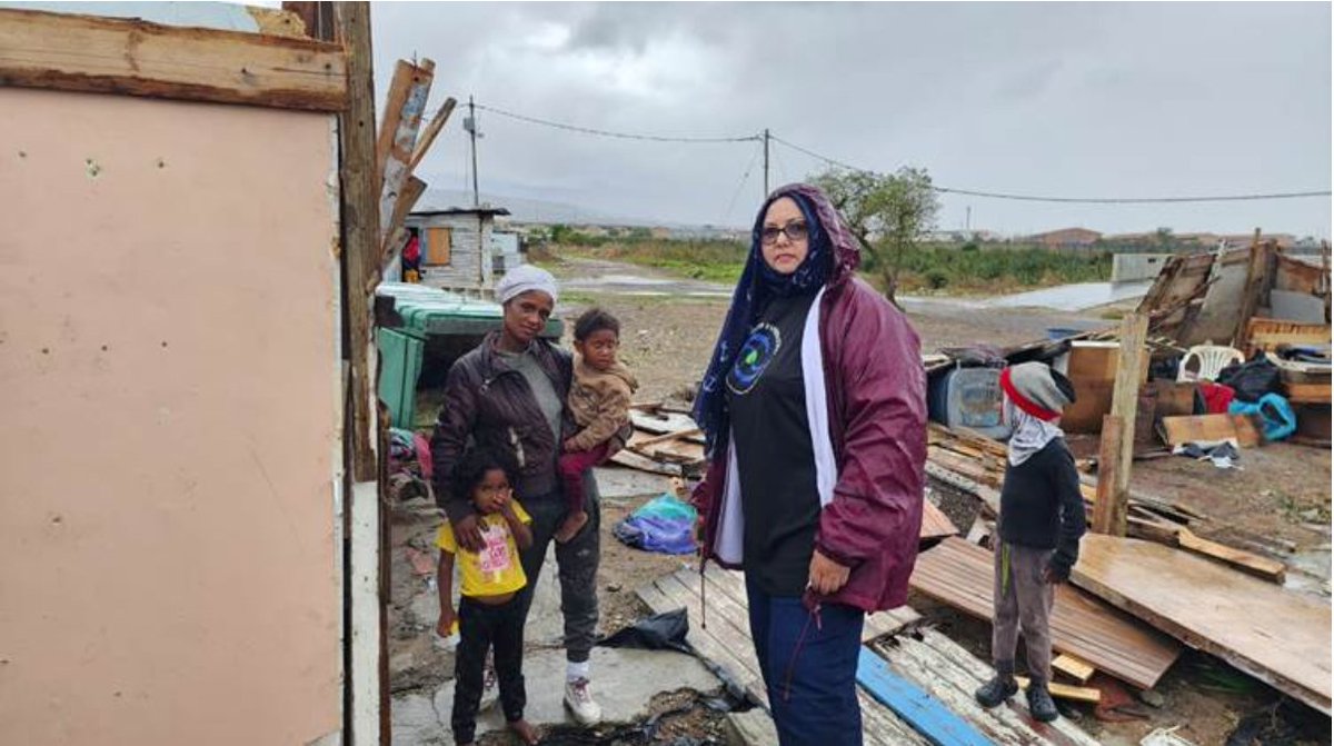 Mustadafin Foundation first at the scene to help Strand residents with essential items after the Cape storms. For the full story visit social-tv.co.za/mustadafin-fou…

@MustadafinFound 
#welovetellingyourstories
#ImpactThatMatters
#SocialTvNews