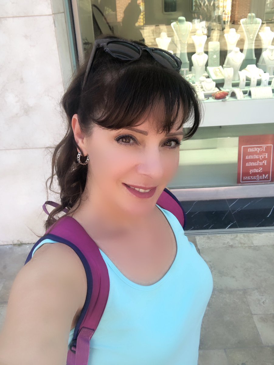 zerrin_nergis's tweet photo. Günaydın ben spora gidiyorum bir şey diyormusunuz?🤗🥰

(Istakoz diyeni dambılla döverım  şaka şaka ironi oglim )😉 

Güzel bir gün diliyorum herkese 💙🥰 https://t.co/aXwPv8Amhn