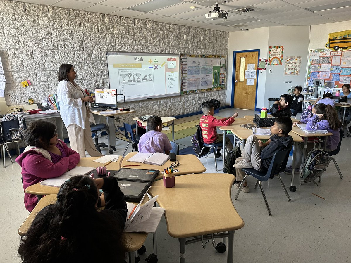 Day 1 with her new class and the Think Along routine during math stretch is going strong in Mrs. Diaz’s 3rd grade class. Welcome to H.D. Hilley, Mrs. Diaz! @Hilley_ES @ssaucedo_HDHES @FJordan_CI #TeamSISD