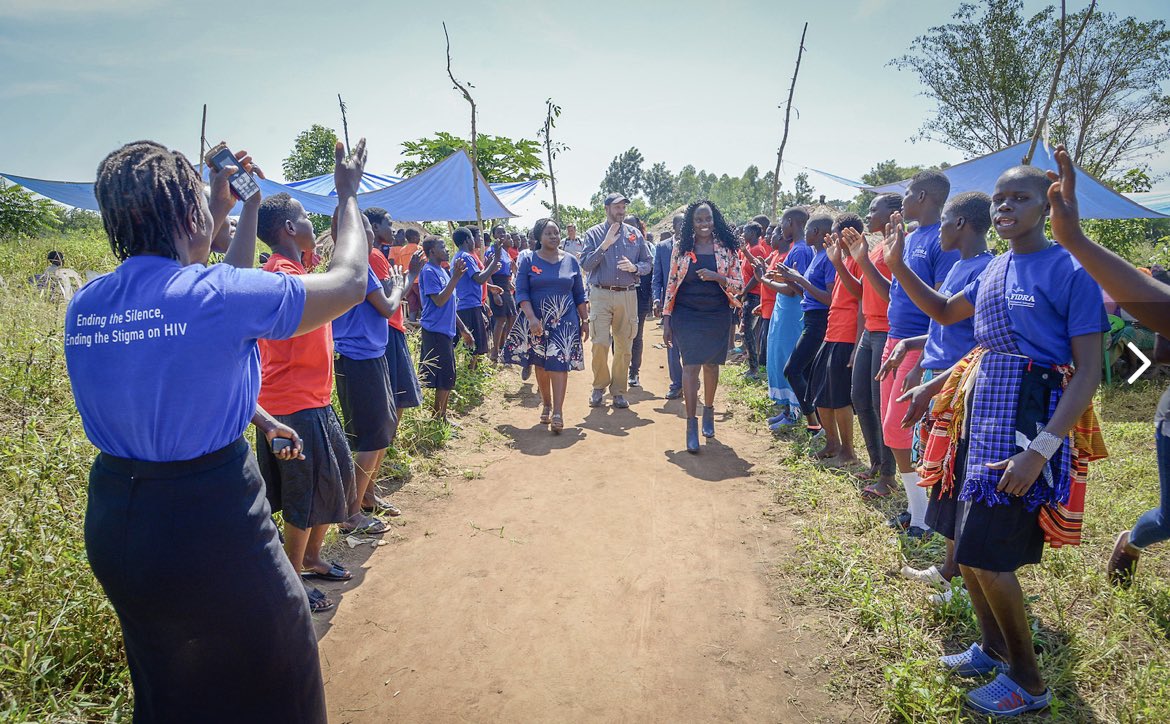 In a bid to ensure goal number 3 on the UN SDG is achieved, which includes making sure there is an end to HIV/AIDS by 2030, Ambassador William Popp joined peace corp volunteers on world AIDS Day in 2024. Tap to follow maphub.net/USMissionUgand…