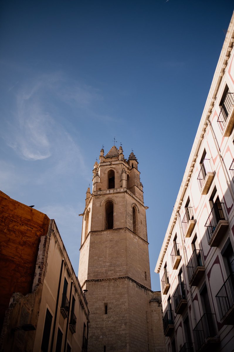 BON DIA! 🔔

📍 El Campanar de la Prioral de Sant Pere és un símbol de #Reus 🫶🏻
👉🏻 Amb una alçada de 62 metres, es pot veure de lluny quan s'arriba a la ciutat des de Tarragona.

#GaudíReus #CiutatambCaràcter #CostaDaurada
