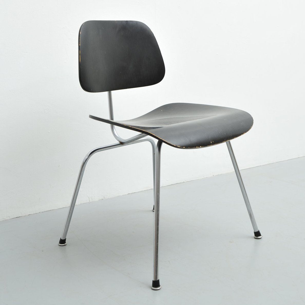 IndustrialMind's tweet photo. DCM by Charles &amp; Ray Eames (1945) https://t.co/erG6HBIFpS