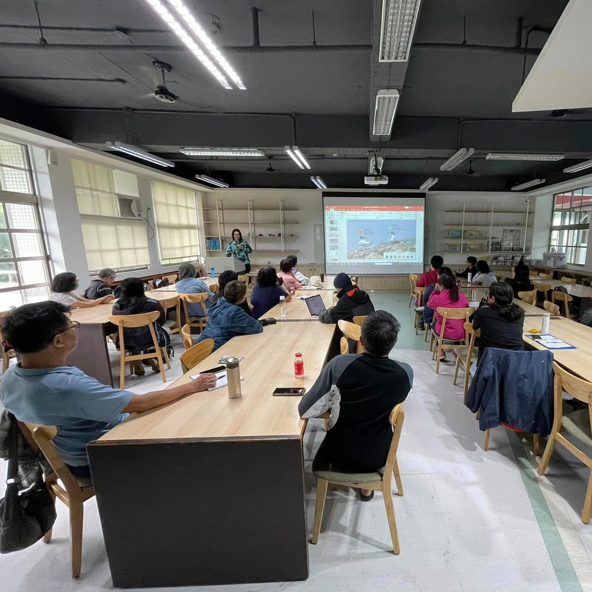 On 3/30 and 4/13, the WBS Yilan (宜蘭鳥會) held workshops for surveyors participating in the 2024 Yilan County Little Tern Breeding Survey. Lasting from April to August, the project looks to count breeding terns at the Lanyang, Xincheng, Nan'ao, and Heping River Mouths. 📷WBSY