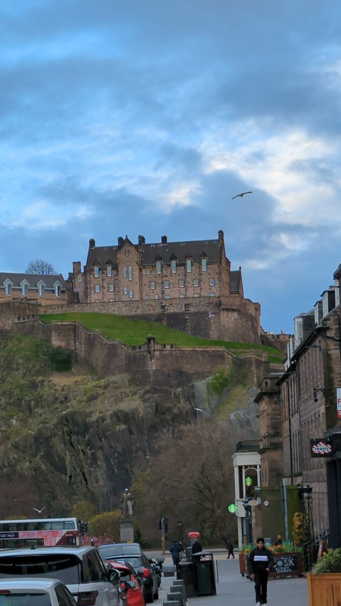 A lovely start to a quick trip to Edinburgh to learn and share with national colleagues on the continued developments in #ambulancevolunteering. The 🌞 is even shining for us too.