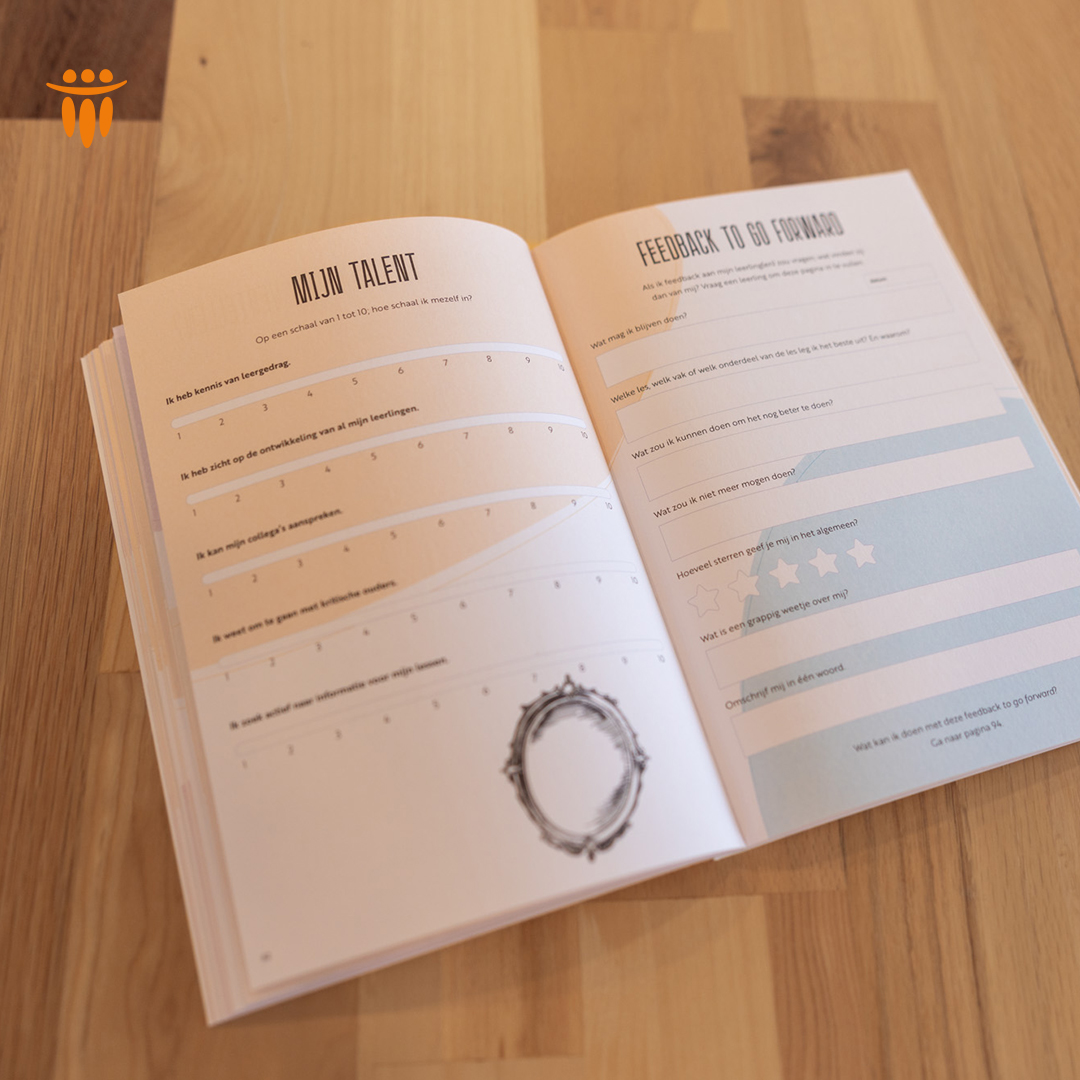 omjsactueel's tweet photo. ๐ฃ Hij is te bestellen: Mijn Invulboek! ๐ Het boek heeft 144 paginaโs, waaronder meer dan 120 paginaโs die zelf in te vullen zijn. Overige paginaโs bevatten mooie spreuken en ruimte voor notities. ๐๐ผ Bekijk in de webshop via https://t.co/9jhAQUoLw8 #OMJS #MijnInvulboek https://t.co/ehRBGGlyC3