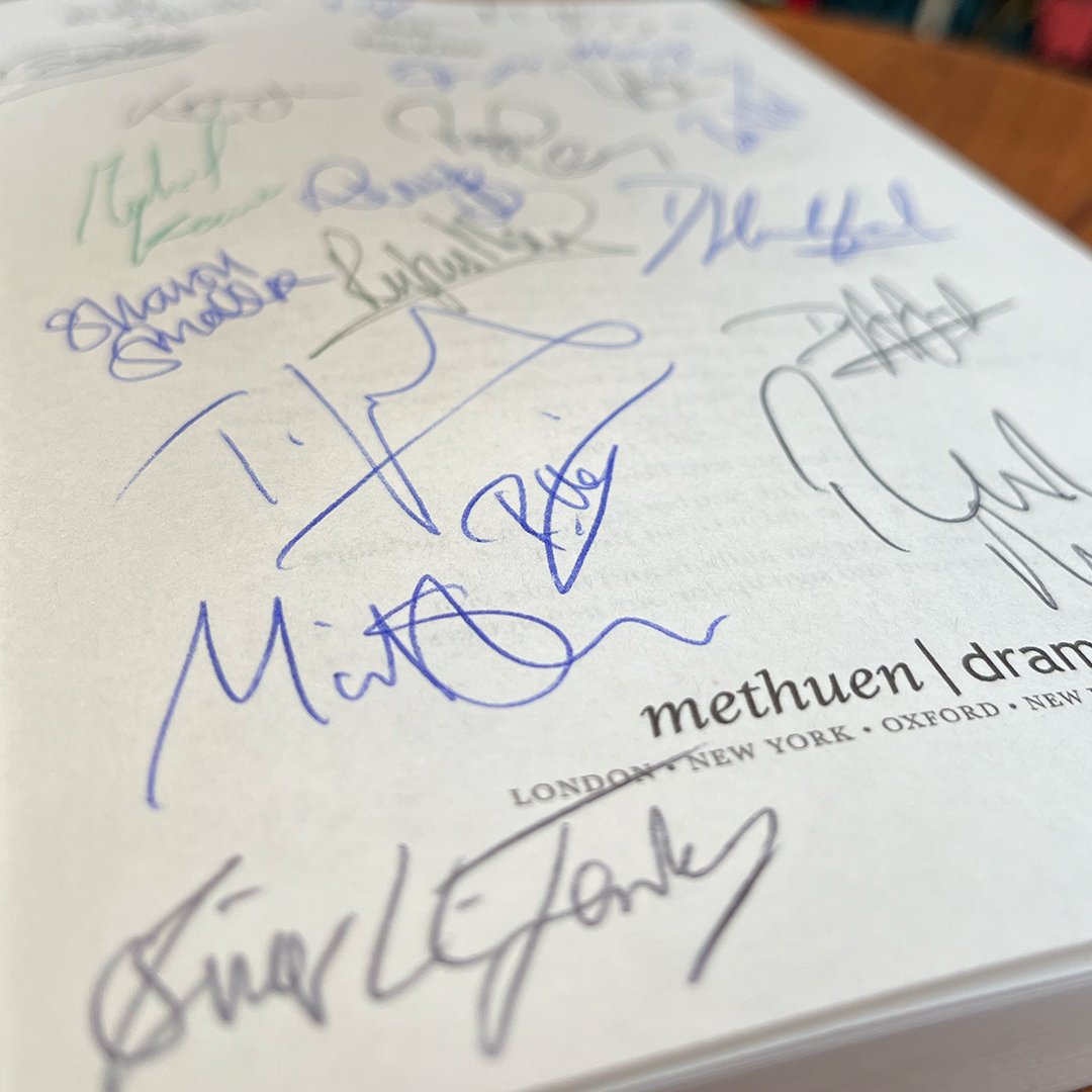 Michael Sheen fans, this one’s for you 💙 @nationaltheatrelive's NYE hits screens next week, so we’re giving away a SIGNED play text from <a href="/michaelsheen/">michael sheen 💙</a> and cast to celebrate! 🖊️ 

To enter, RT and like... winner will be chosen 23rd April. Pob lwc! 🏴󠁧󠁢󠁷󠁬󠁳󠁿