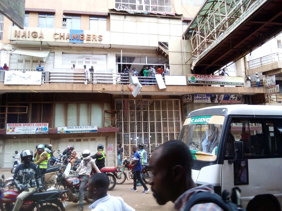 BREAKING: Traders in Uganda have vowed the will no longer push Museveni's donkey up the slope. All shops have been closed as traders protests tax hike. The fears is gone. My matoke base is closed too! @Abdirizaqhassa6 @alaminkimathi @SamatarGuleid @BasilioCC