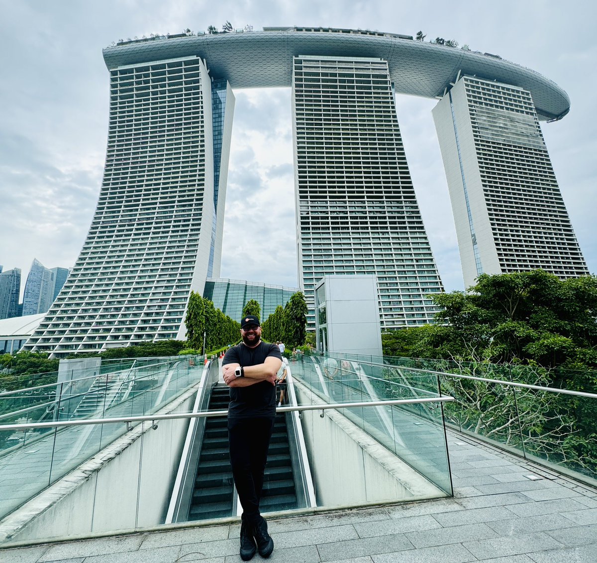 Singapore 🇸🇬! Experience the iconic Marina Bay Sands Hotel @marinabaysands #Singapore #marinabaysands #meetingsandevents #incentivetravel #icentiviz