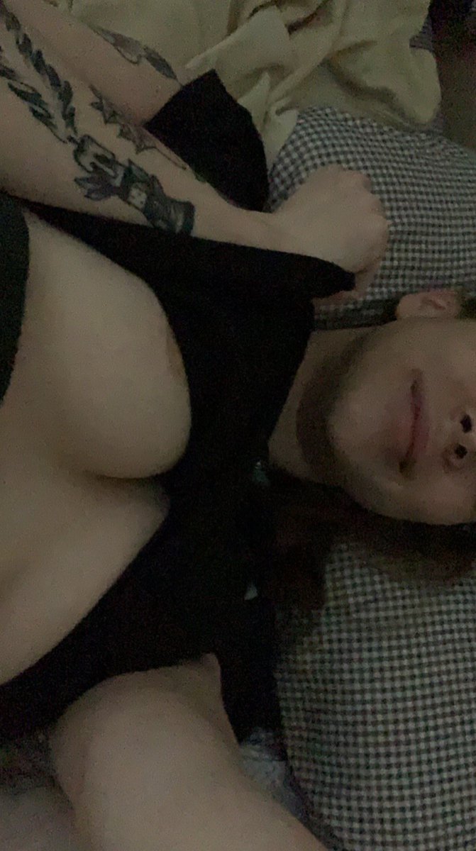 paulatropft22's tweet photo. Ich bin so Durstig nach dein Sperma Retweet wenn du in mein mund Spritzt💦 https://t.co/961DVCcVgU