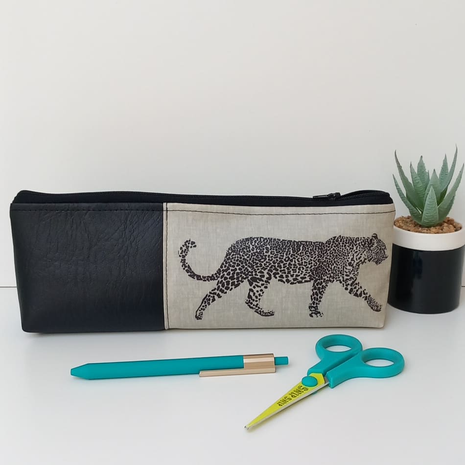 Morning all, we're off for another day at the zoo, so just had to share this cute leopard bag 🐆 #EarlyBiz #MHHSBD