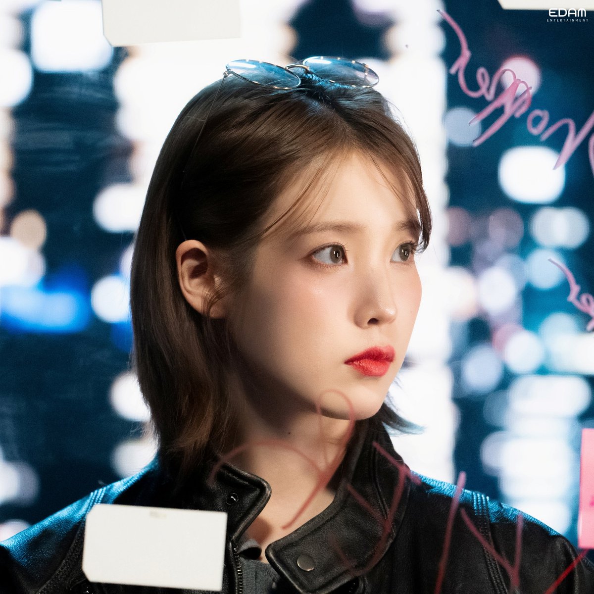 _IUofficial's tweet photo. [IU POST]

오늘 기분이 안 좋잖아? 
그럼 그냥 아이유 콘서트 포스트 보면 돼!
If you don't feel well today, 
just look into IU's Concert Post!

📝 https://t.co/T5u8GLyHCL

#아이유 #IU 
#HEREH #IU_WORLD_TOUR https://t.co/zjq1QxMqFC