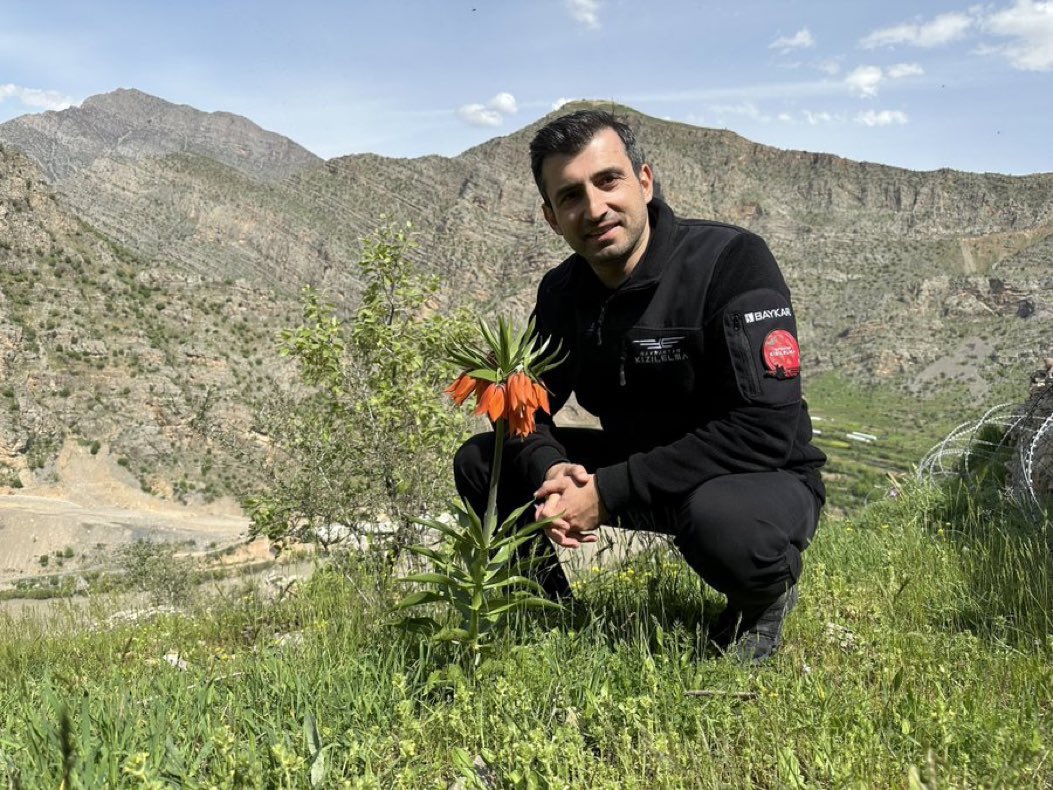 abdurrahim_av's tweet photo. Bugün ülke içinde İha, Siha ve mal varlığı üzerinden Bayraktar kardeşlere saldıranlar, 
Daha dün ellerinden Karabağ'ı söke söke aldığımız içimizdeki Ermenilerdir.)
 Yani Kürt’ler SelçukBayraktar‘a saldırmazlar severler. Bir Kürt olarak Selçuk Bayraktar’ın 🇹🇷 Abdurrahim Avcıoğlu https://t.co/UeRpIg2S3E