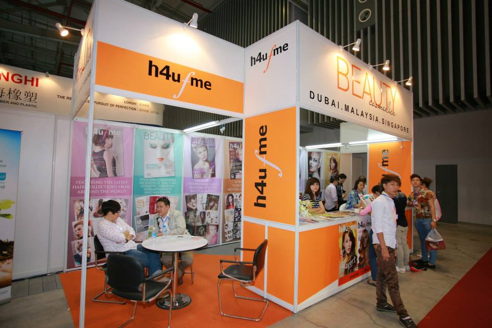 thietkebooth's tweet photo. Đã sẵn sàng bứt phá thương hiệu tại Cosmobeauté Vietnam 2024?  Bí quyết nằm ở thiết kế &amp; thi công gian hàng ấn tượng! ➡️ https://t.co/PyXC6lsb9Q
#CosmobeauteVietnam #NangTamThuongHieu #ThietKeGianHang https://t.co/gifgLgdSfk