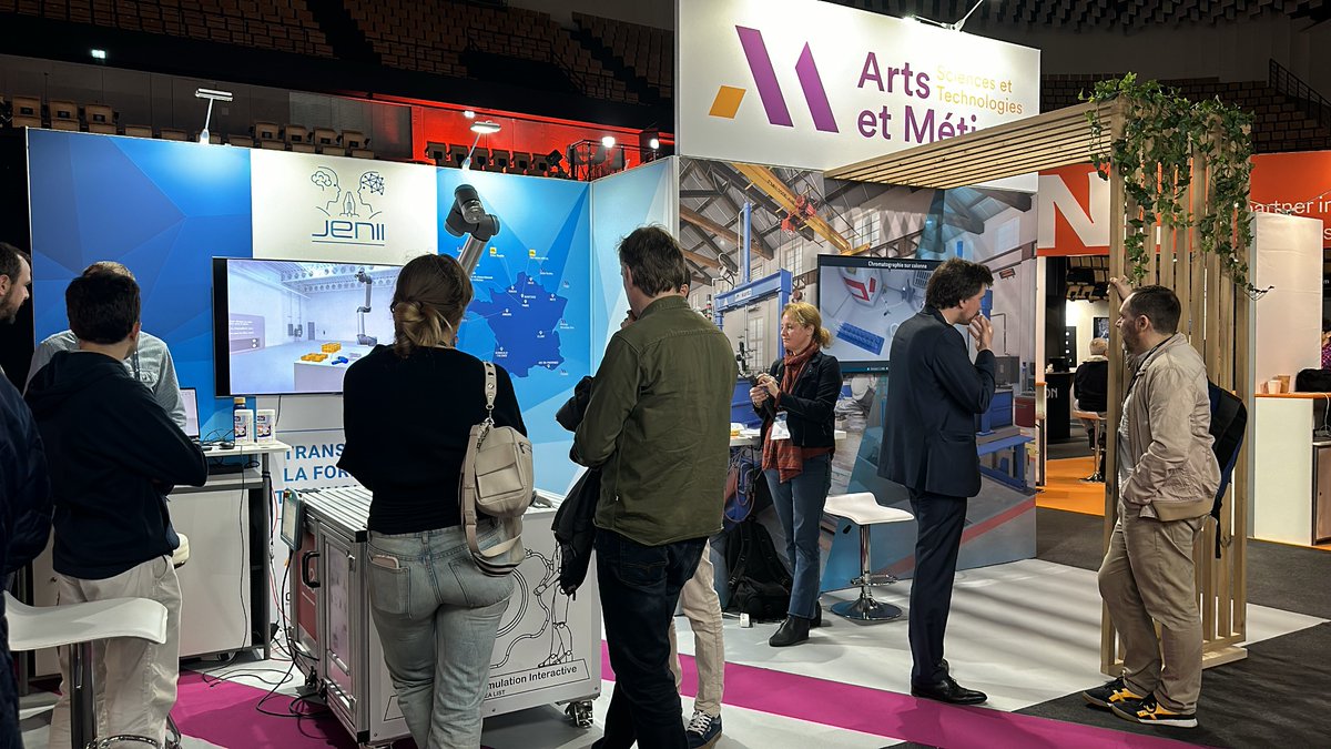 🙏Merci d'être venus nous rendre visite sur notre stand Arts et Métiers au salon Laval Virtual où vous avez pu : découvrir nos formations, projets de RV, RA, XR, IA, tester nos jumeaux numériques JENII et échanger sur le projet des étudiants du Master MTI3D 'Atom'