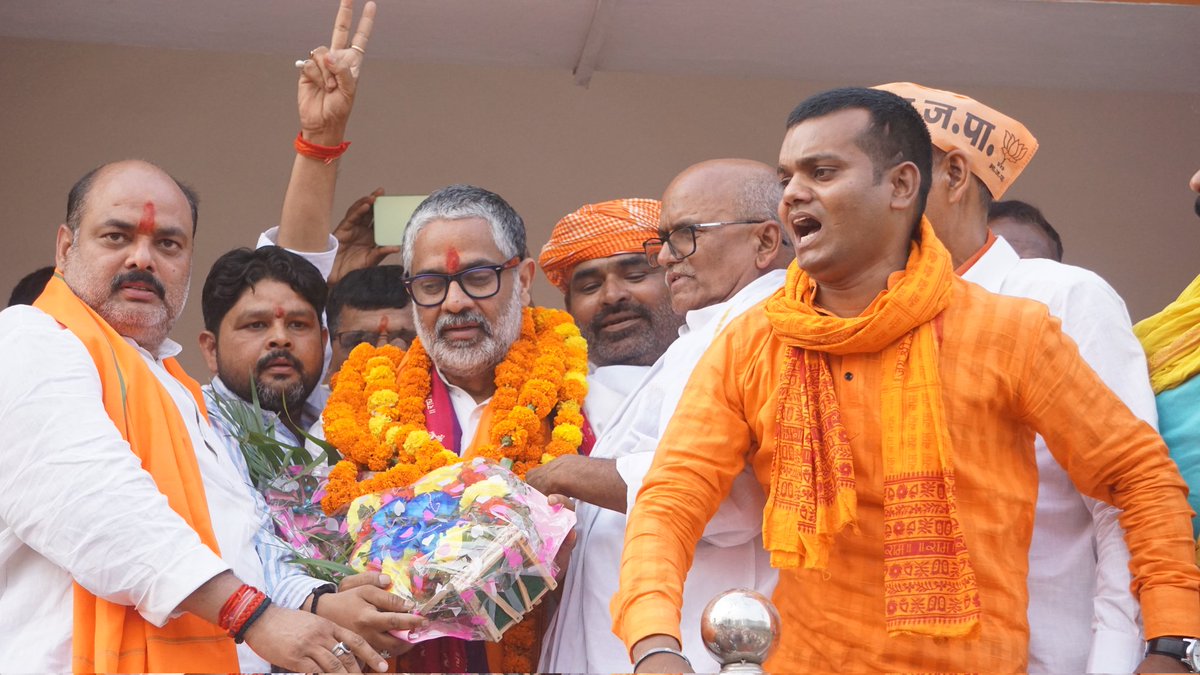 MPNeerajShekhar's tweet photo. कल जन आशीर्वाद यात्रा के दौरान बलिया की जनता का जोश और उत्साह इस बात की गवाही दे रहा है कि एक बार फिर से यशस्वी प्रधानमंत्री श्री नरेंद्र मोदी जी के नेतृत्व में एनडीए की सरकार बनने जा रही है।मोदी जी के नेतृत्व में हम एक सशक्त, समृद्ध और समर्थ भारत की दिशा में अग्रसर हैं। https://t.co/51gVJsljE7