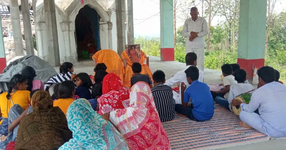 Loving Sairam.. With the Blessings of Sri Sathya Sai Baba, Community Bhajan Program was conducted at Hanuman Temple Sankulei by Sankulei Samithi of Dhenkanal District on 14.04.2024. #Bhajan #Dhenkanal -Media Team