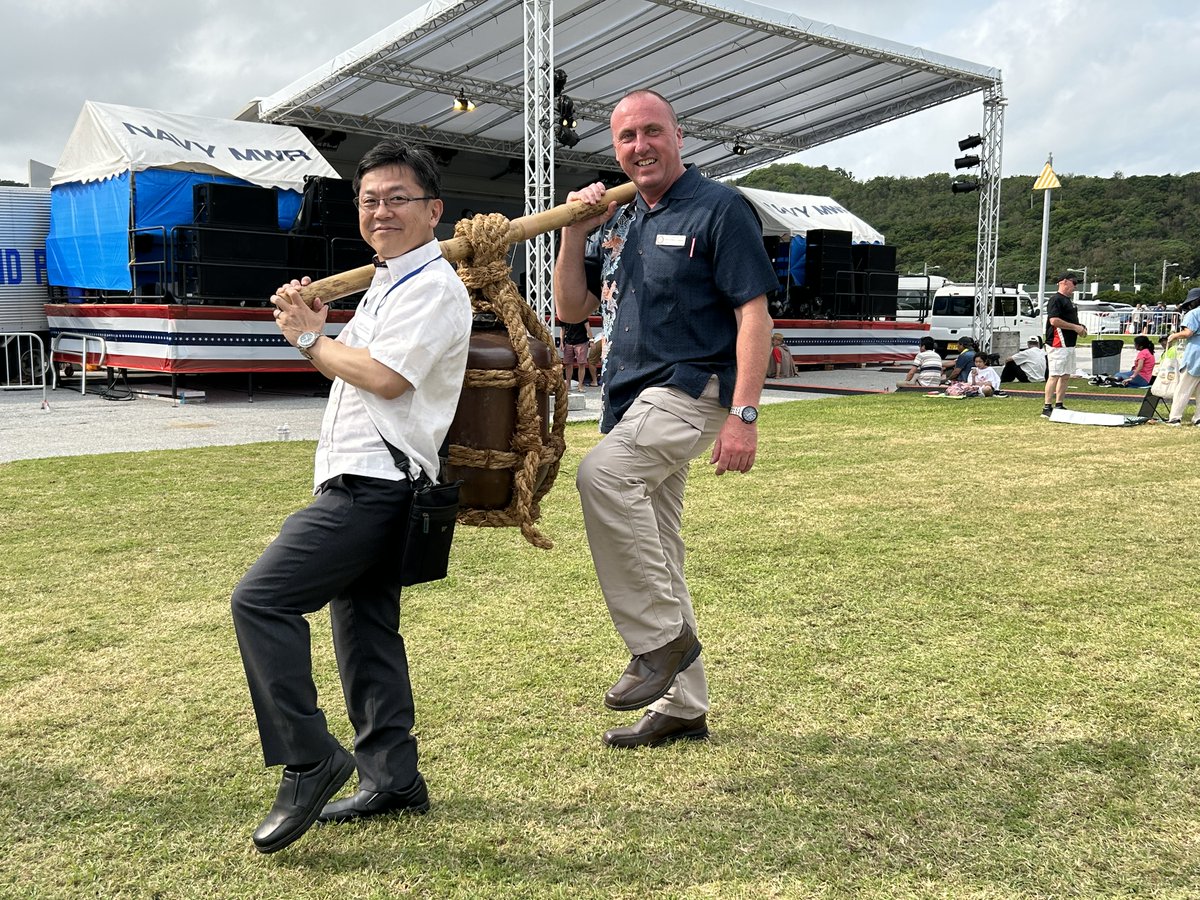 CFAOkinawa's tweet photo. 皆さまのご協力もあり、先週末のホワイトビーチフェスティバルは大成功となりました🥳👏🏖️地元のエイサーのパフォーマンスもあり、ステージも盛り上がり、夜はレーザーショーで締めくくられるという素晴らしいお祭りでした🥰自衛隊の艦船見学も楽しかったですよ👏 また来年お会いしましょう♪♪ https://t.co/NfBvLBhl3P