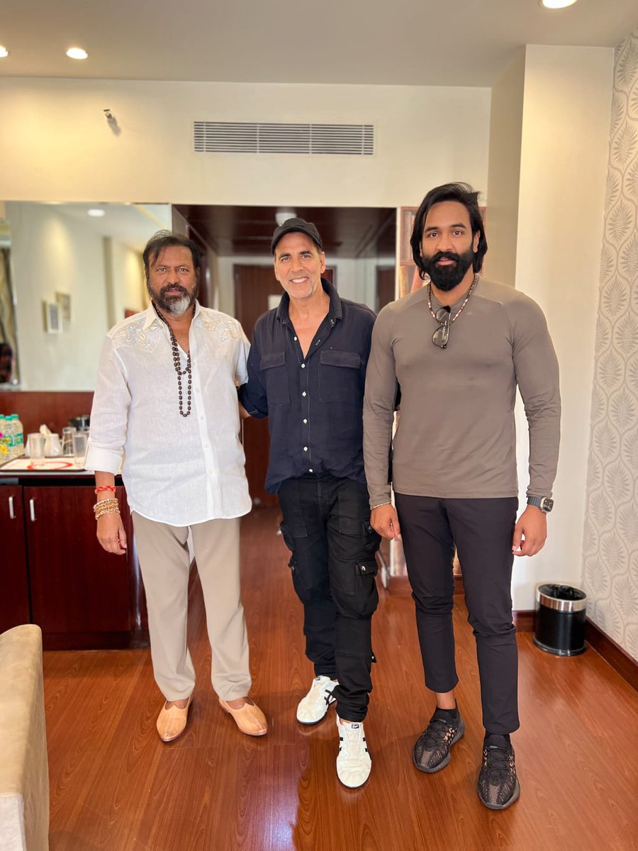 #AkshayKumar all set to make his Tollywood debut with #ManchuVishnu's mythological epic #Kannappa, gets a grand welcome in Hyderabad from #MohanBabu