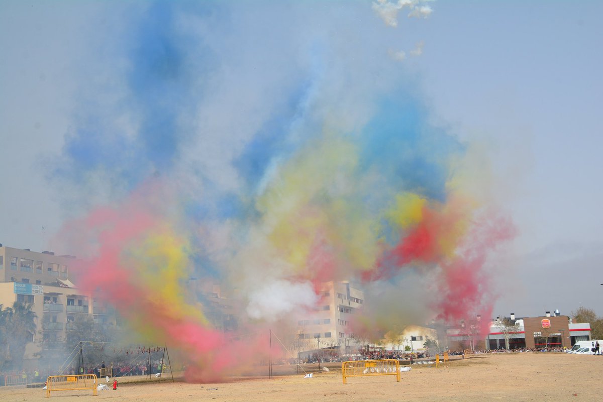 Falla374's tweet image. 💥 MASCLETÀ ESPECIAL SAN JOSÉ

El 19 de marzo es sinónimo de ruido y pólvora en la Avenida del Levante UD gracias a Benifap 😎 y nuestra Falla fue testigo de excepción de este gran disparo, de la Pirotecnia Vulcano 🧨