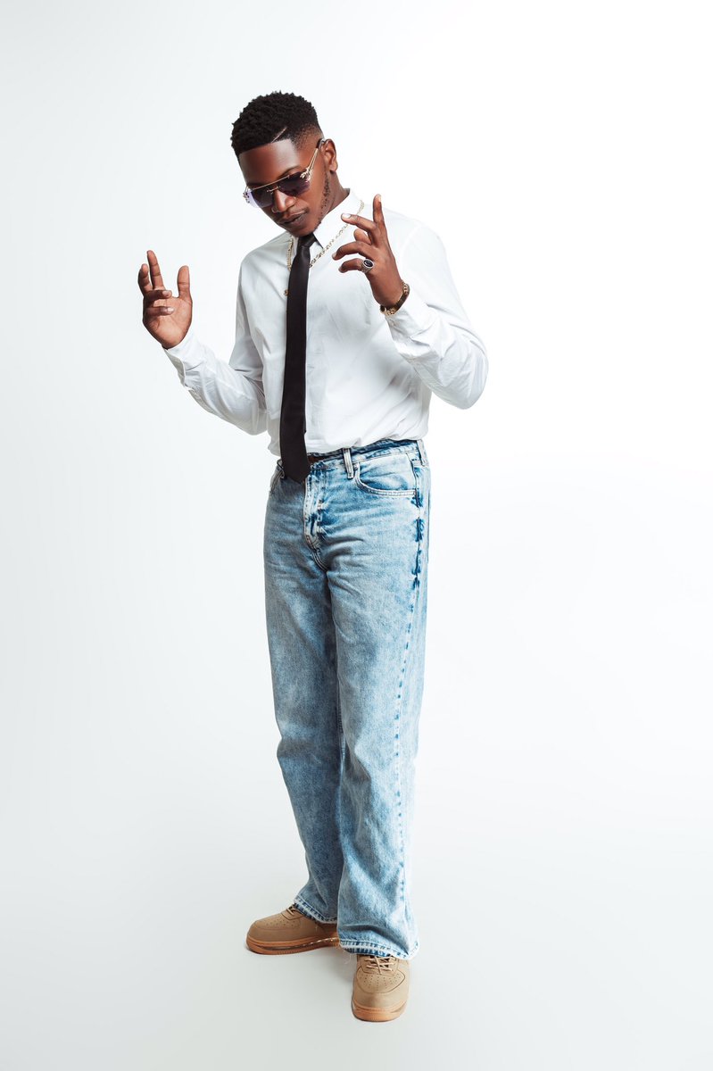 Roberthud09's tweet photo. As I mark another year of life, I'm grateful for the experiences, lessons, and growth. Happy Birthday to me! May this year bring abundant love, success, and happiness 🎂🎂🍀💡.
📸 by @JPixelsstudios 
#TramHudEmbassy #Grammy https://t.co/WheBYqjnPH