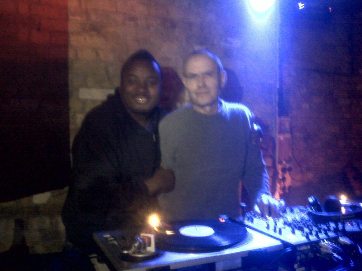 fingers_richie's tweet photo. Evil Eddie Richards and I 🎧🎶👍🏽 #djlife #Basinghouse https://t.co/bPjXw0WoRo