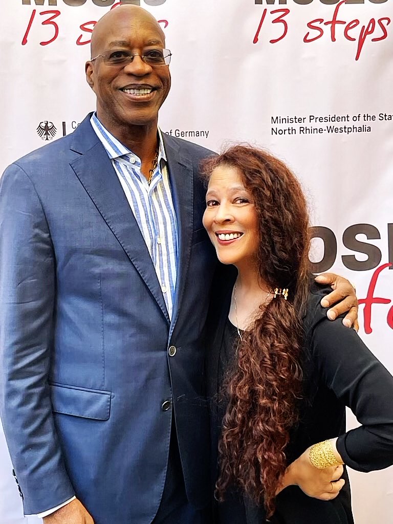 Surround yourself with friends who inspire! Last night with Olympic Champion Dr.⁦@edwinmoses⁩ at the Trailer presentation of his new documentary “Moses-Thirteen Steps” Congrats Edwin! 🇺🇸🎉🎞️ #edwinmoses #respect #inspire #olympics #olympicfamily #cleanathletes #cleansport
