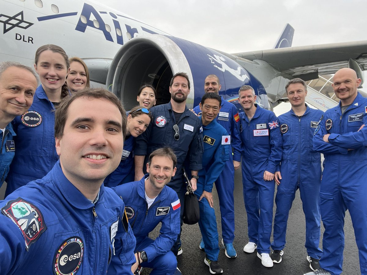 How many astronaut (candidates) can you fit in one selfie ☺️? Let’s go 0-g @AirZeroG ! @esaspaceflight @JAXA_en