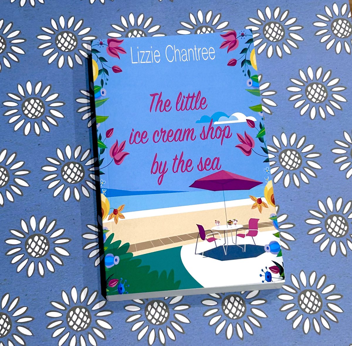 When she decides she has to take on a partner for her failing beachside business, the last thing she expects is that his family will accept her offer. He agrees - on one condition… that she moves in with him. #tuesnews @RNAtweets #tuesdayvibe amazon.co.uk/little-ice-cre…